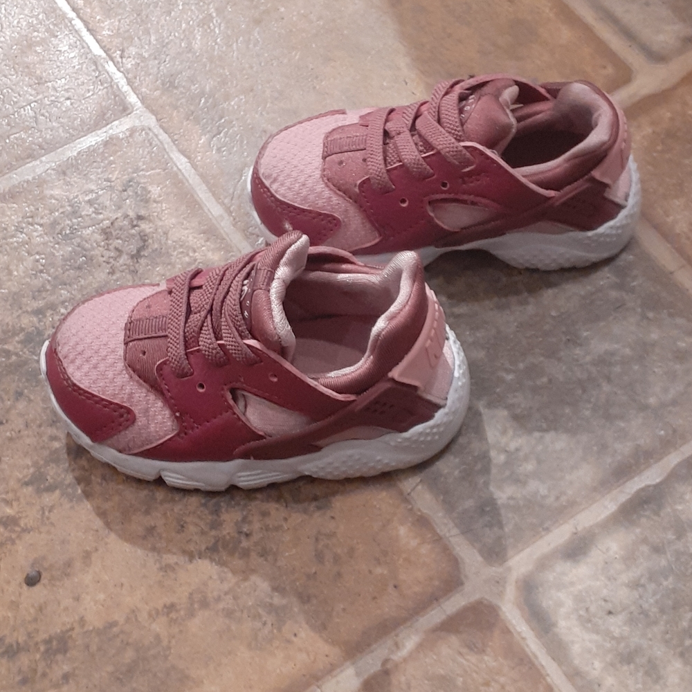 Nike toddler headaches size 5c